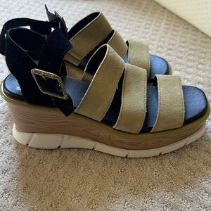 NWOT Sorel Strappy Wedge Sandals - Black and light Green